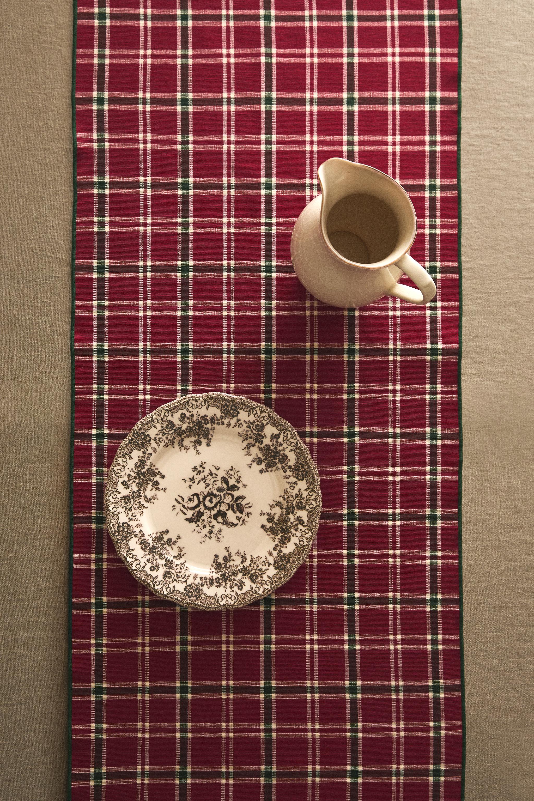 CHRISTMAS CHECK TABLE RUNNER