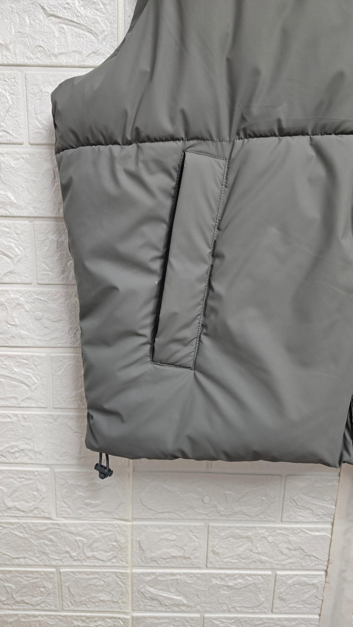 GILET WITH RUBBERISED FINISH - Image 3