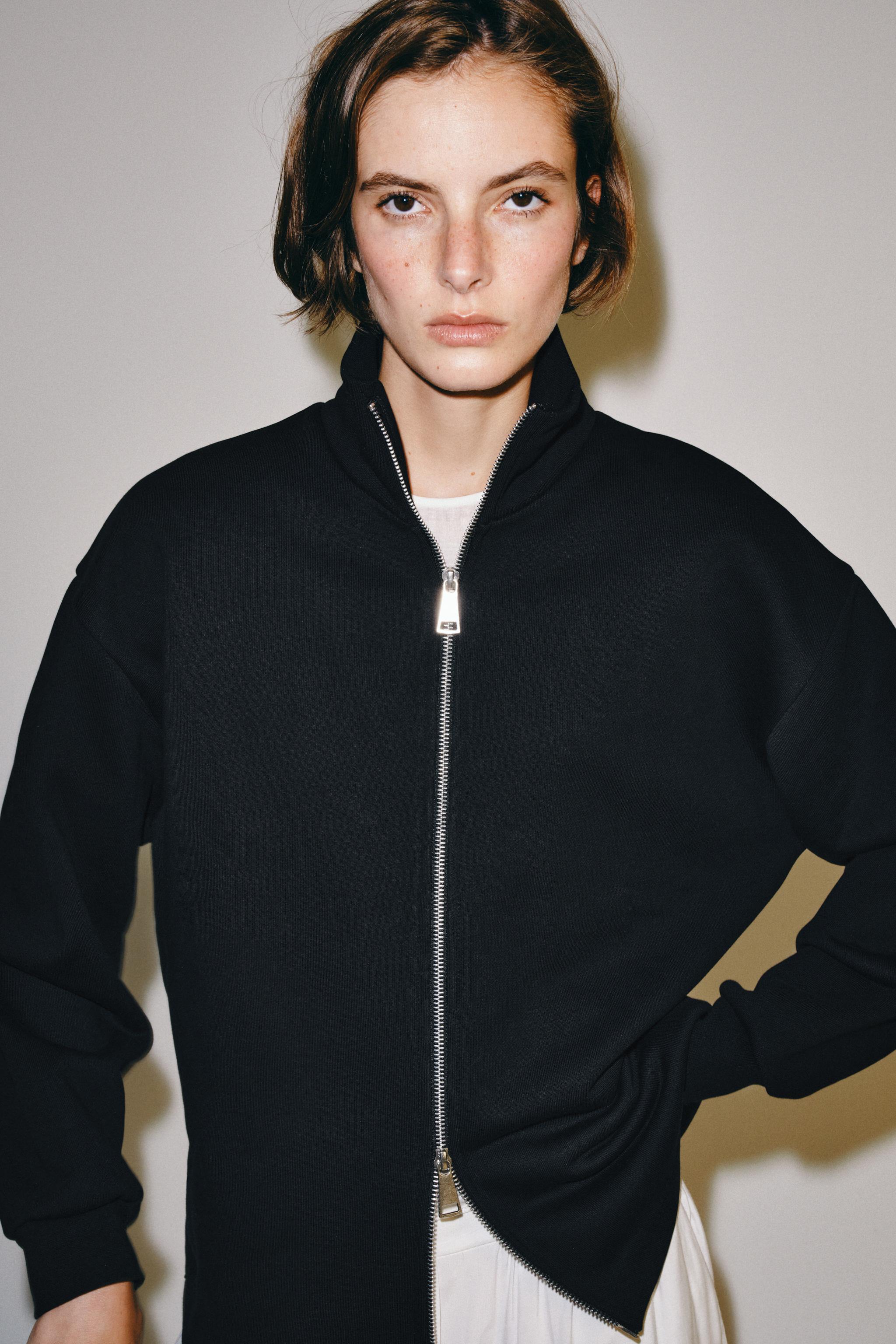 ZIP-UP SWEATSHIRT — Blue