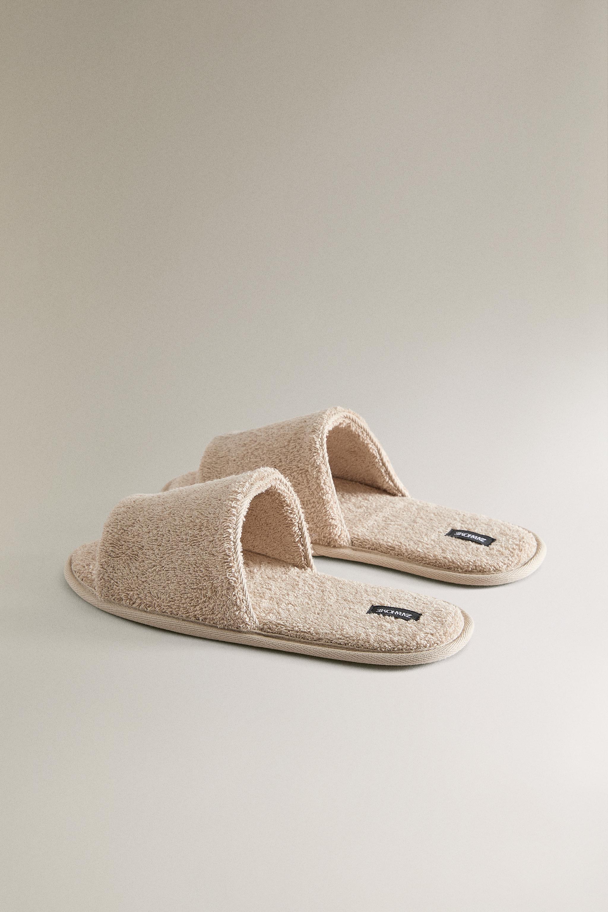 CHAUSSON SERVIETTE DE BAIN OUVERT