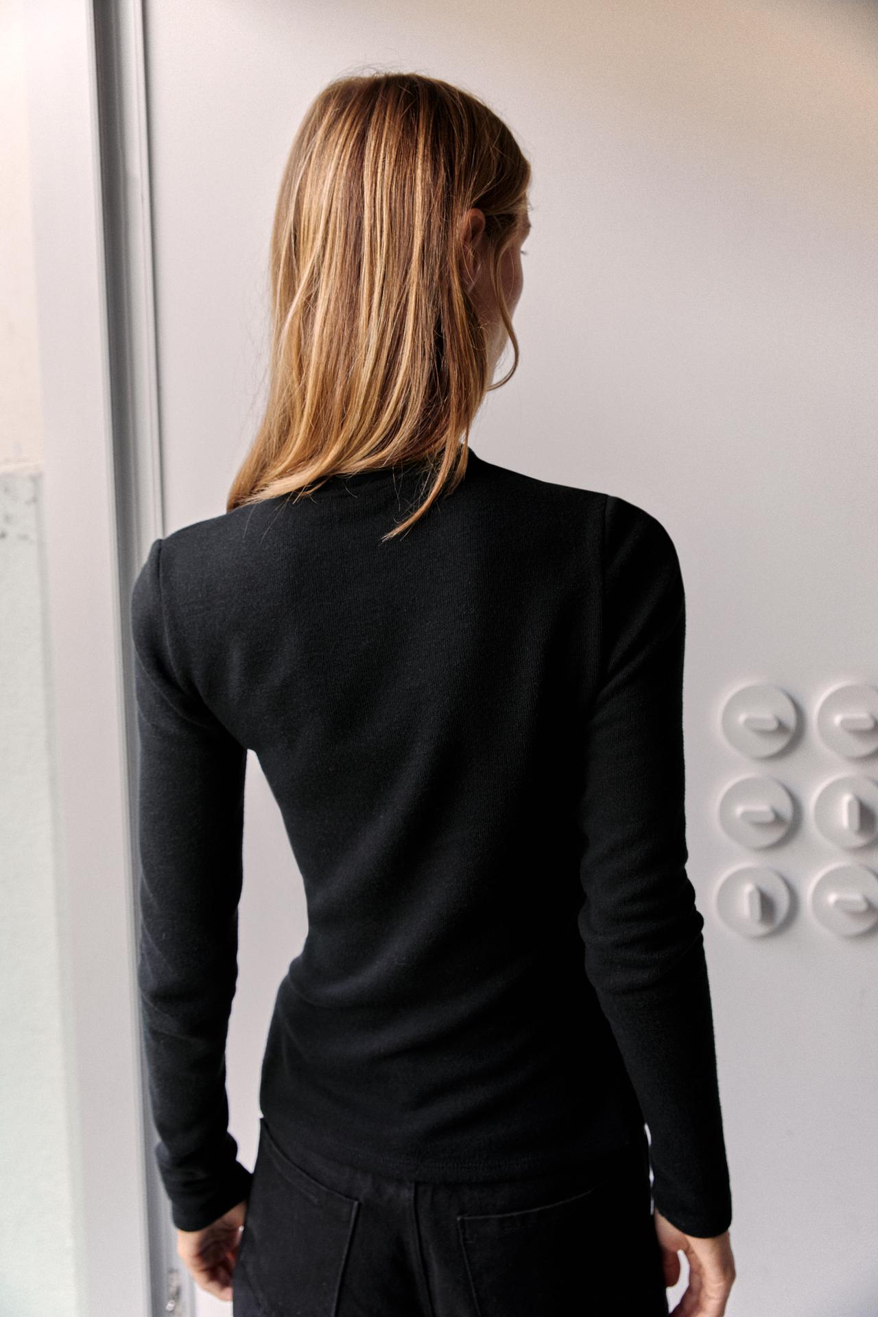 SOFT TOP WITH METALLIC DETAIL — Black