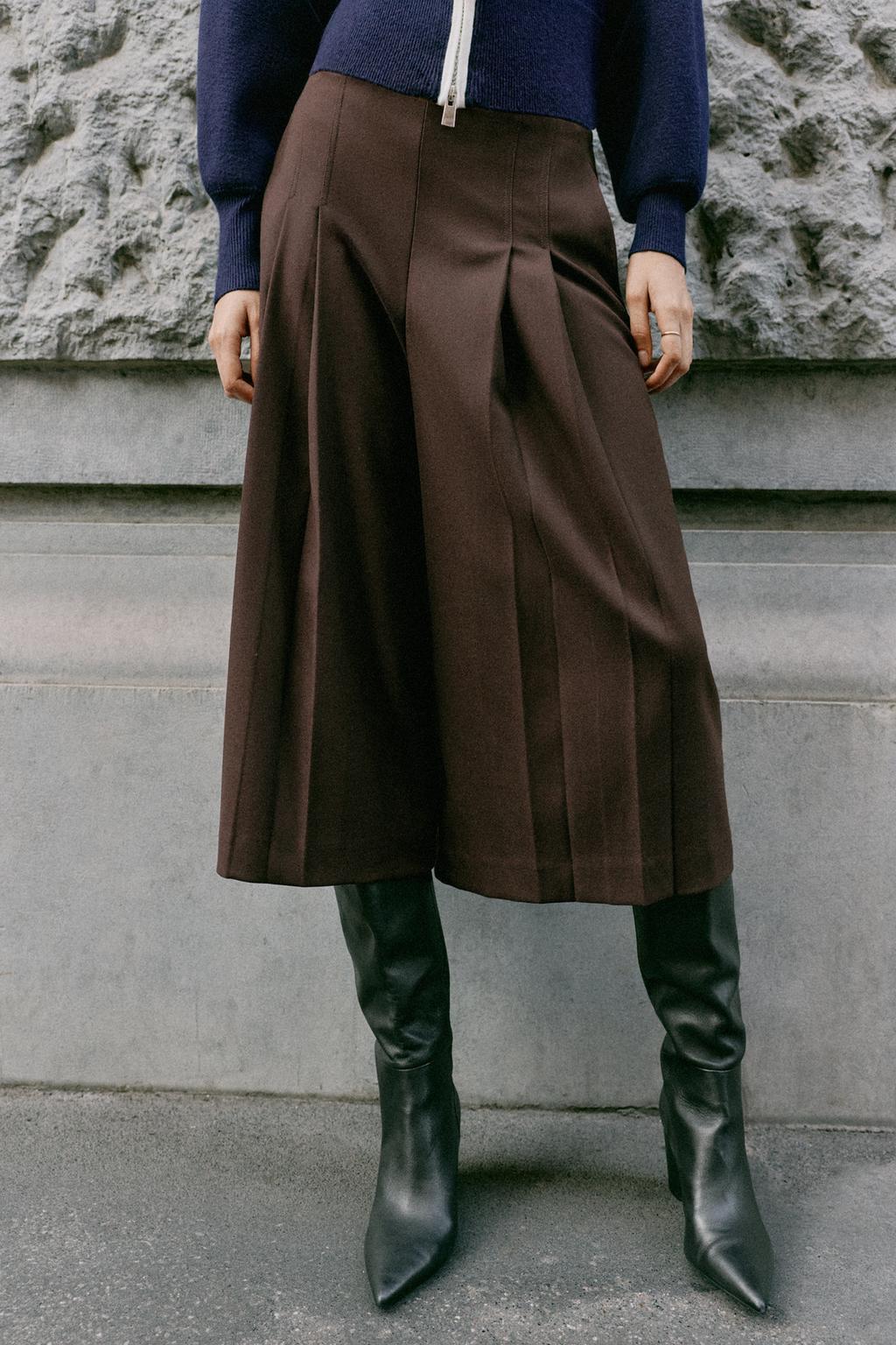 LONG PLEATED BERMUDA SHORTS