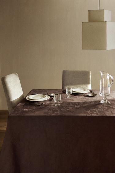 Zara Kahverengi - PAMUKLU JAKARLI MASA ÖRTÜSÜ