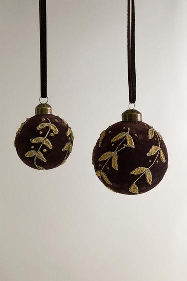 VELVET BAUBLE CHRISTMAS TREE DECORATION WITH LEAVES - Brown by Zara