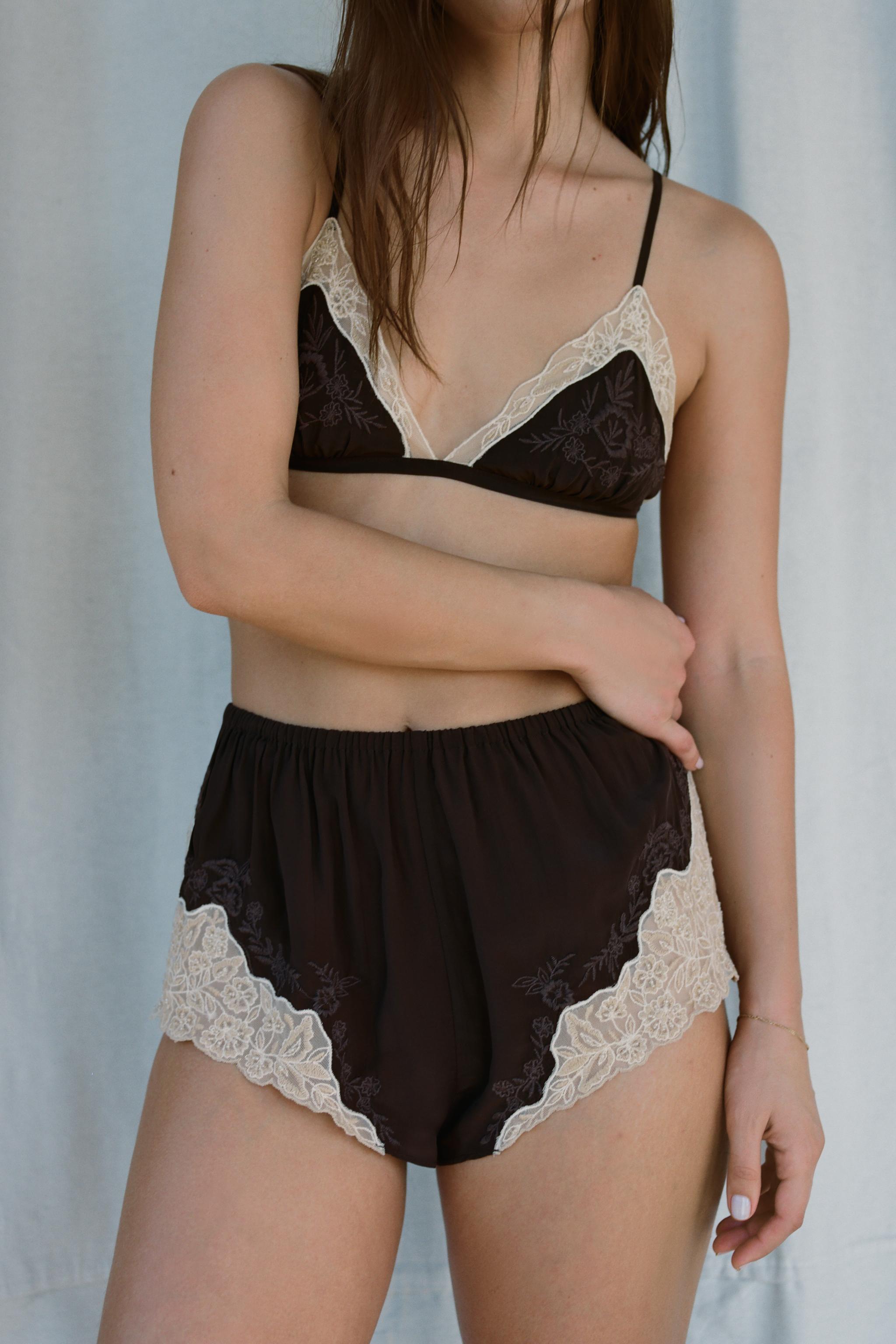 100% VISCOSE SHORTS WITH BEADED LACE