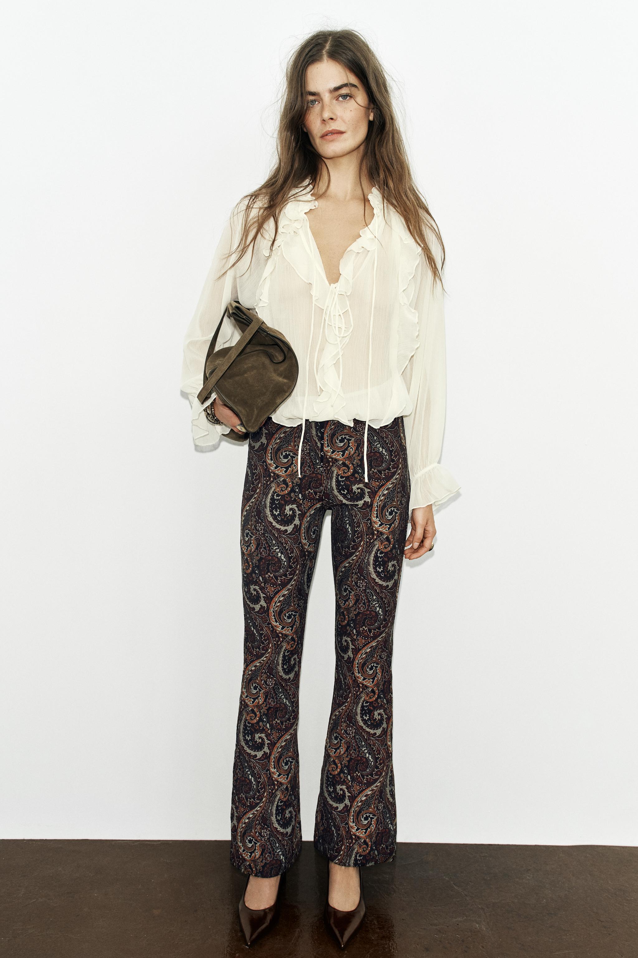ROMANTIC VOLUME TOP — Ecru