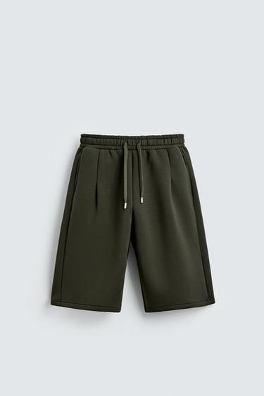 SHORT EFFET NÉOPRÈNE À PINCES - Vert foncé de Zara