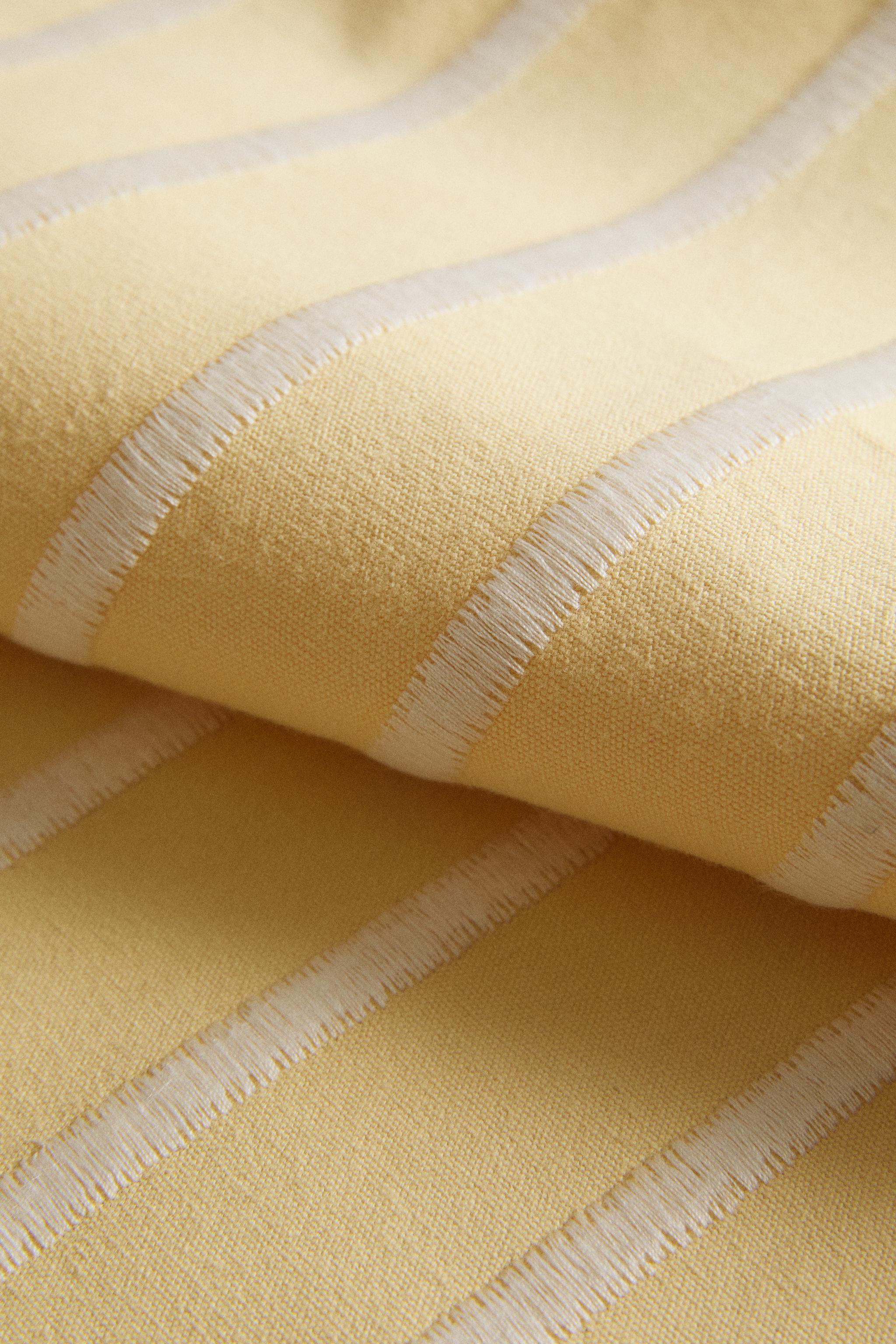 Zara EMBROIDERED STRIPE TABLE RUNNER — фото 4