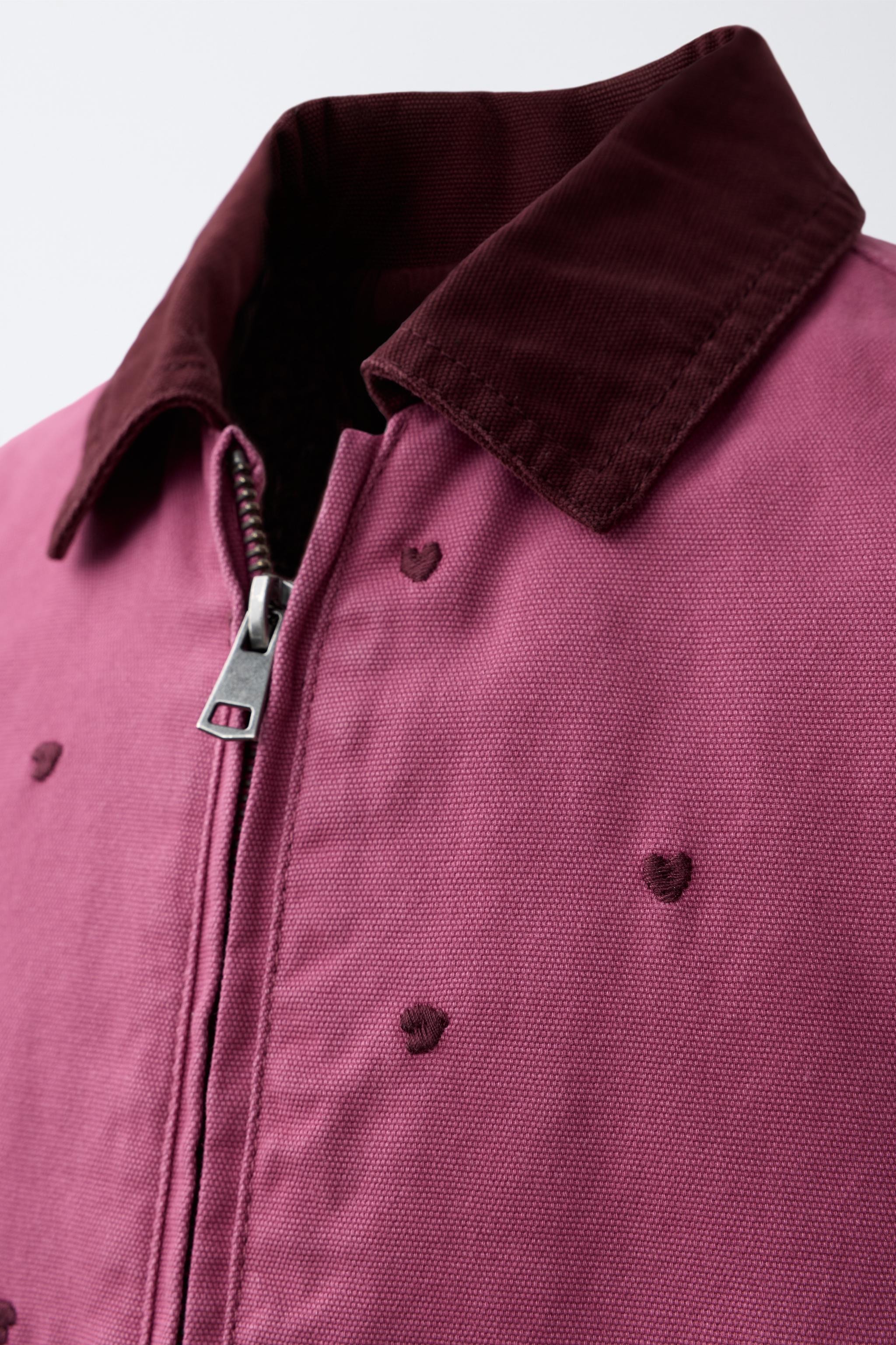 BLOUSON EN TOILE À CŒURS BRODÉS