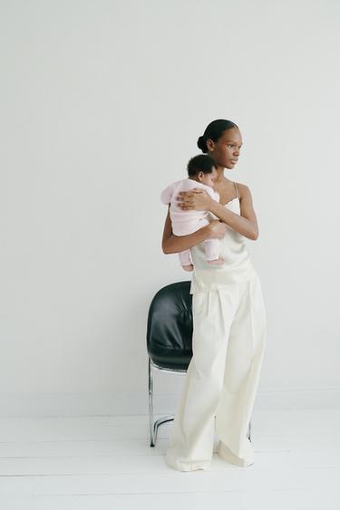 CHAQUETA PUNTO FLORES BORDADAS - Rosa claro de Zara