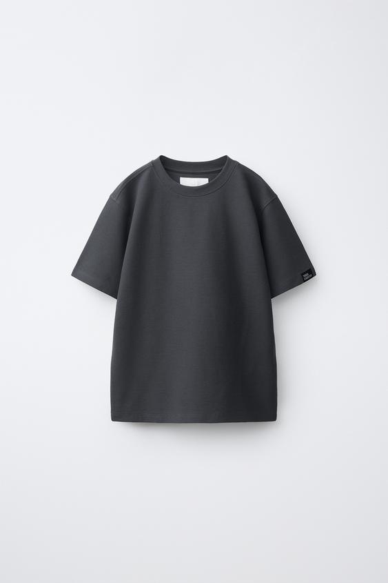 CAMISETA TEXTURA ETIQUETA - Gris antracita de Zara - Imagen 0