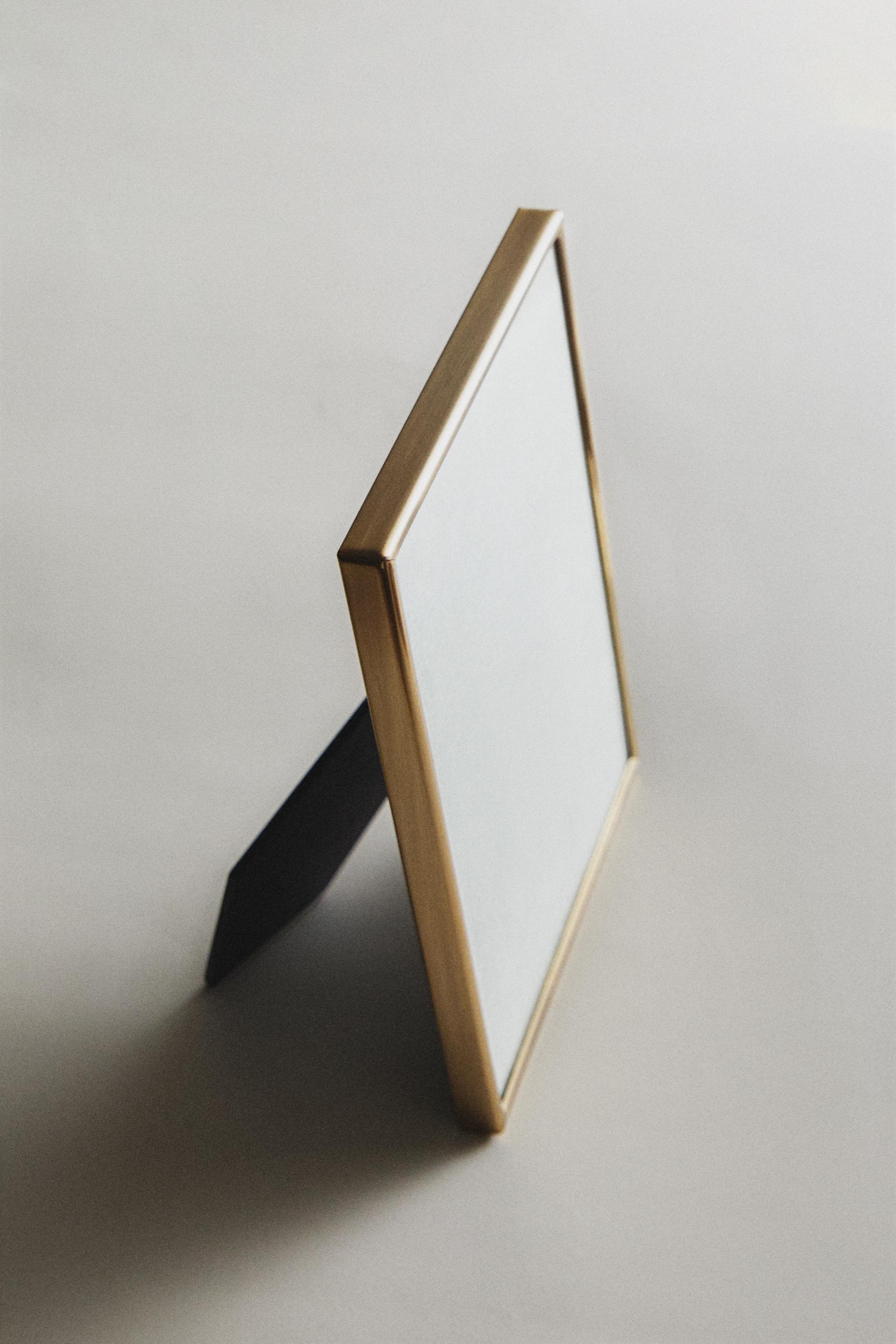 Zara GOLDEN METAL PHOTO FRAME | Place Rosemère