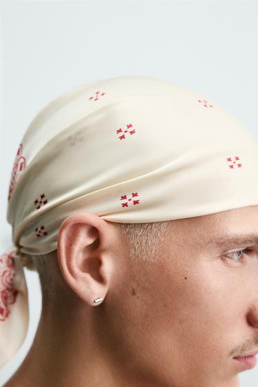 BANDANA SATINÉE À IMPRIMÉ GÉOMÉTRIQUE - Écru de Zara - Image 2