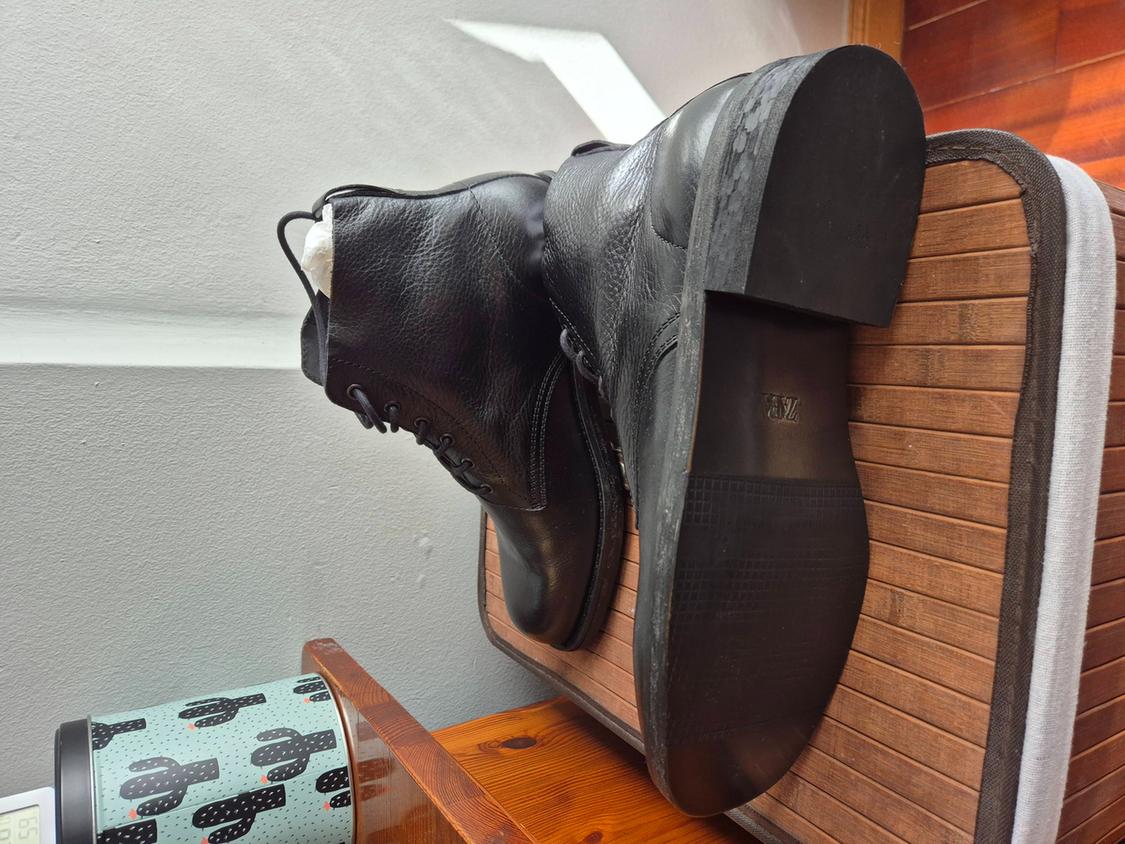 LIMITED EDITION LEATHER LACE-UP BOOTS - Image 5