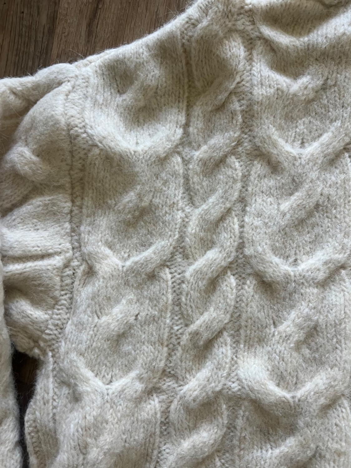 HOODED CABLE-KNIT SWEATER - Image 3