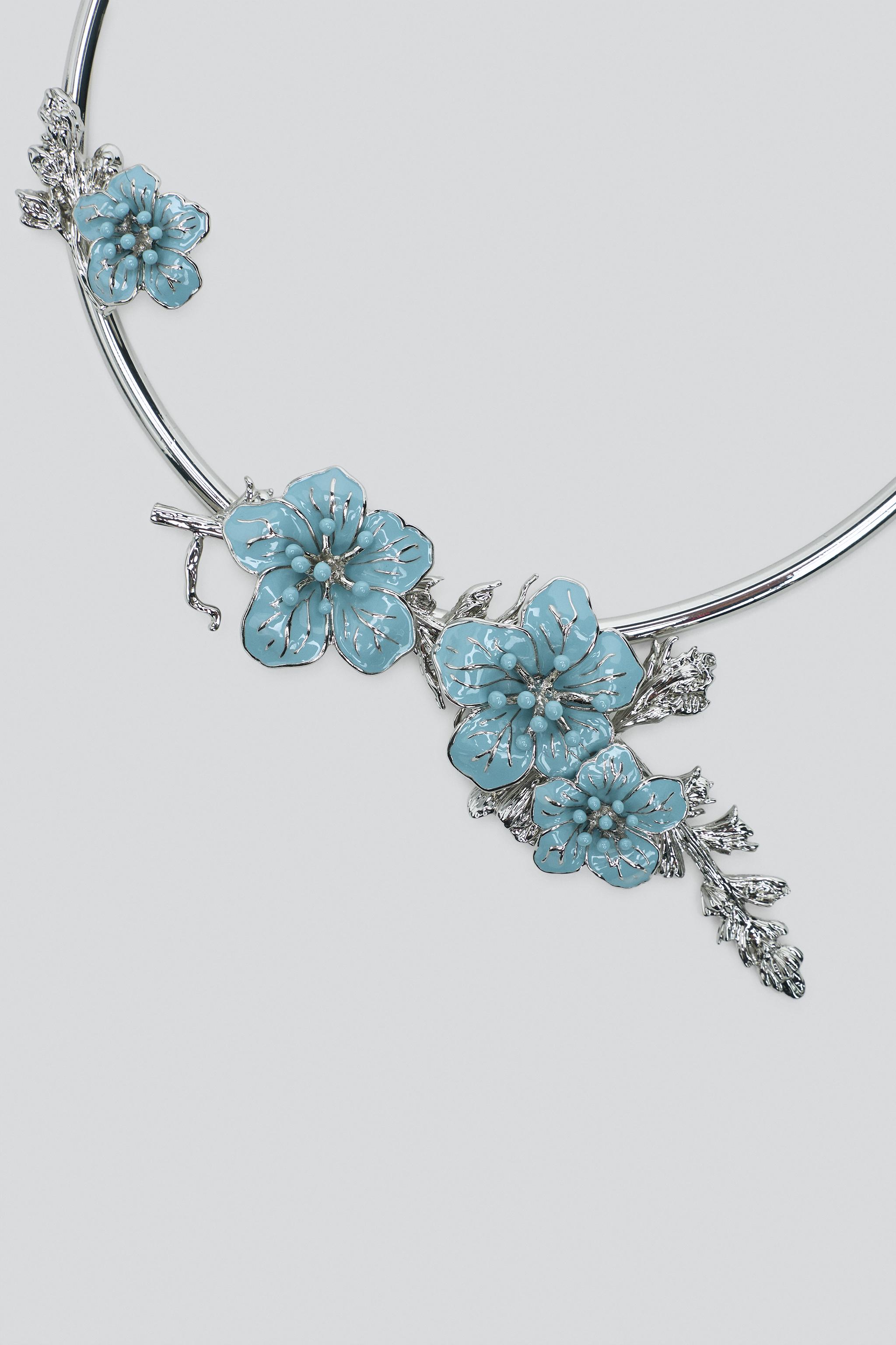 METALLIC FLORAL CHOKER NECKLACE