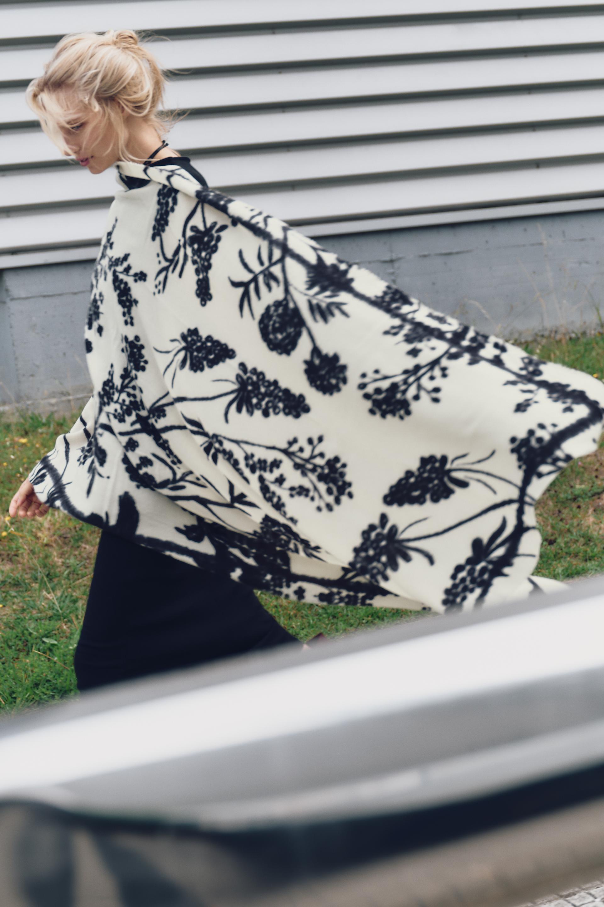 PRINTED SCARF - Ecru | ZARA United Kingdom