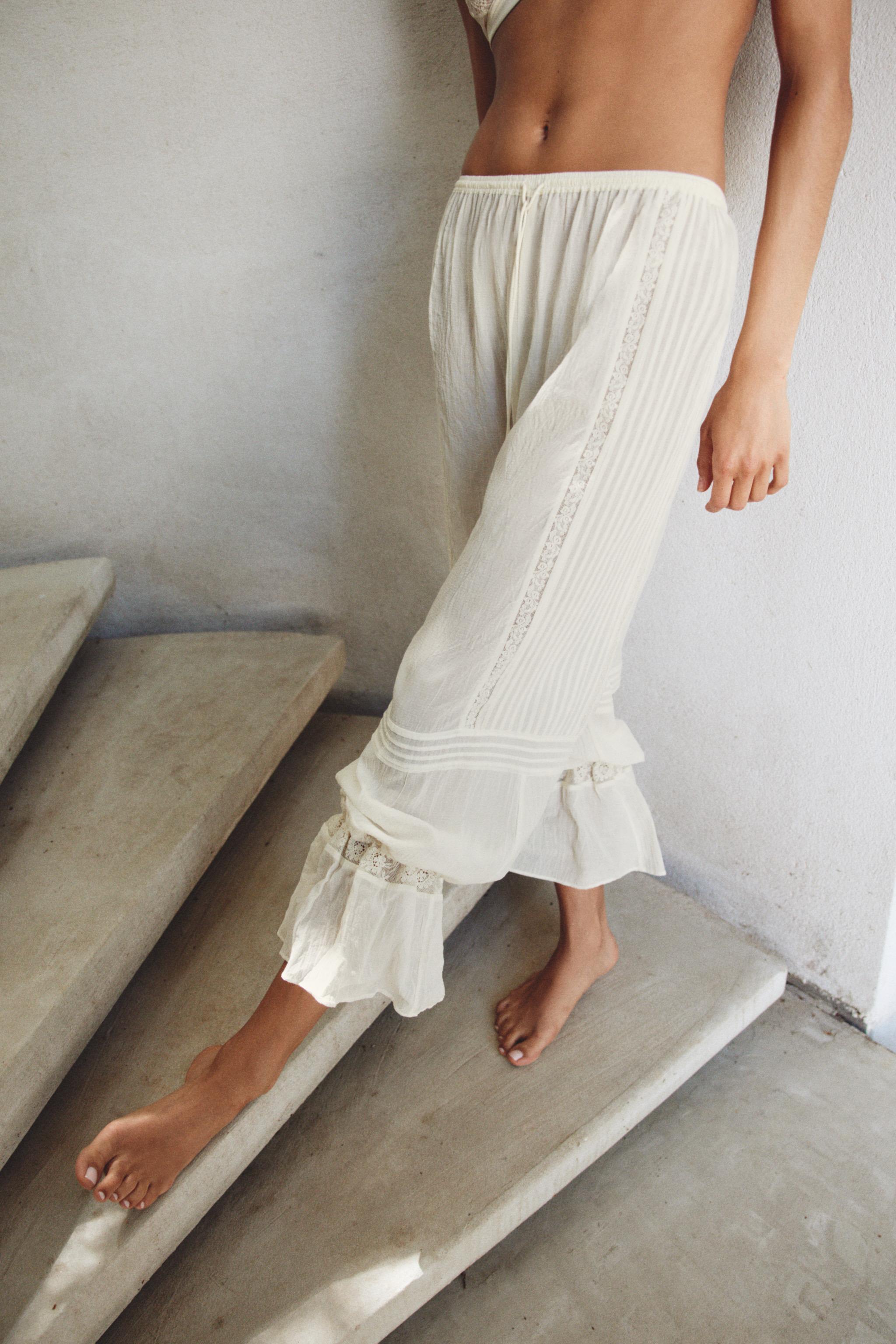 Женские брюки Zara VISCOSE BLEND LACE RUFFLE PANTS — фото 6