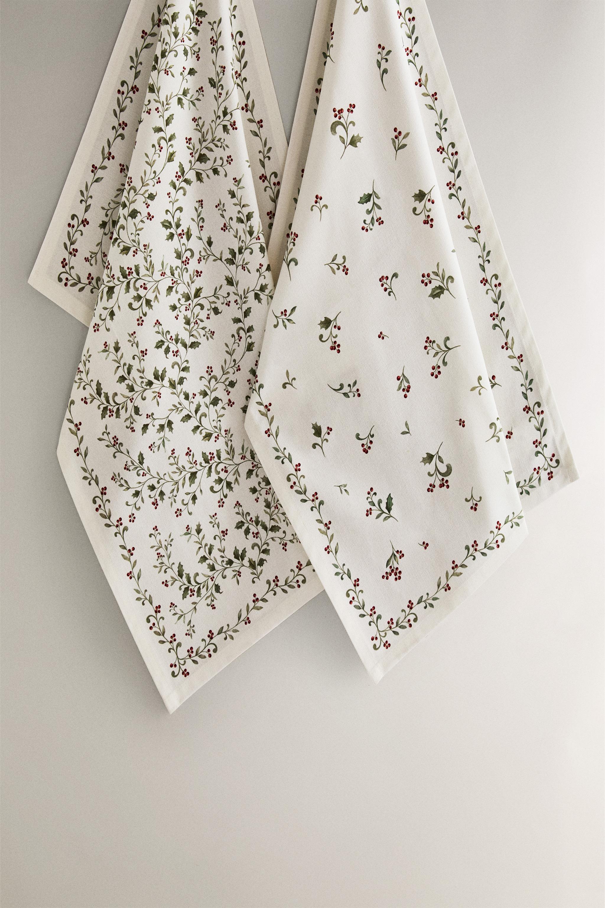 SET OF COTTON KITCHEN TOWELS WITH CHRISTMAS LEAVES PRINT (SET OF 2)