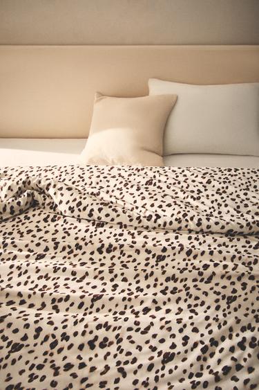 CAPA DE EDREDOM DE CETIM COM ANIMAL PRINT - Cru da Zara