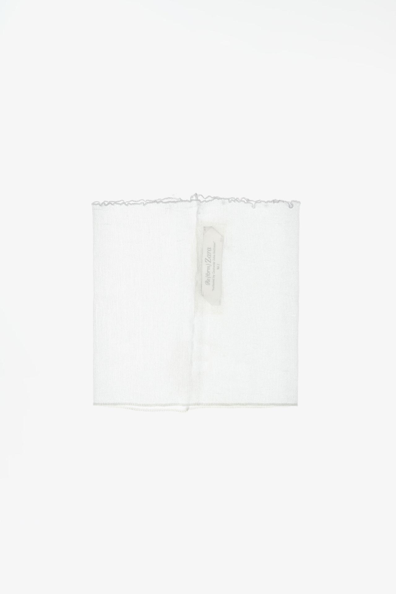 LIMITED EDITION SEMI-SHEER KNIT COLLAR — White
