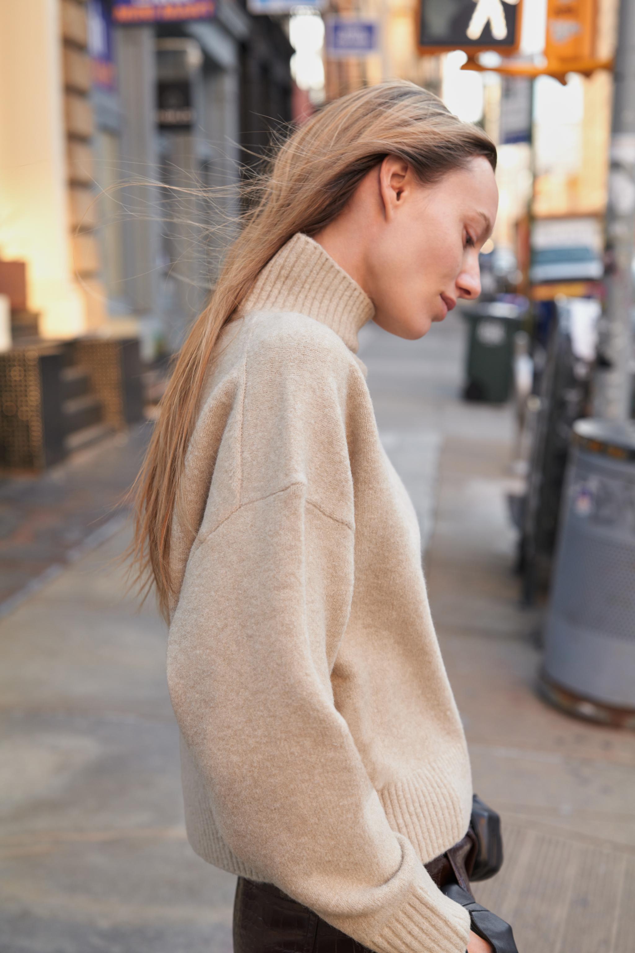 SOFT KNIT HIGH NECK JUMPER