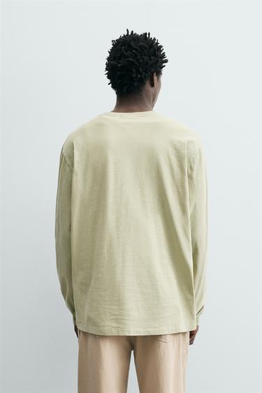 T-SHIRT LÉGER À MANCHES LONGUES - Vert clair de Zara - Image 2