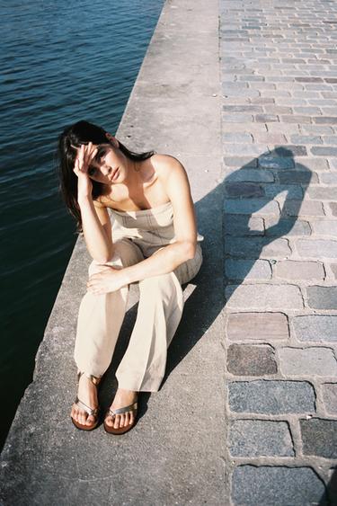 METALLIC-EFFECT SANDALS - Gold by Zara