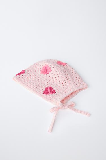 BONNET EN MAILLE CROCHET PAPILLONS - Rose de Zara - Image 1