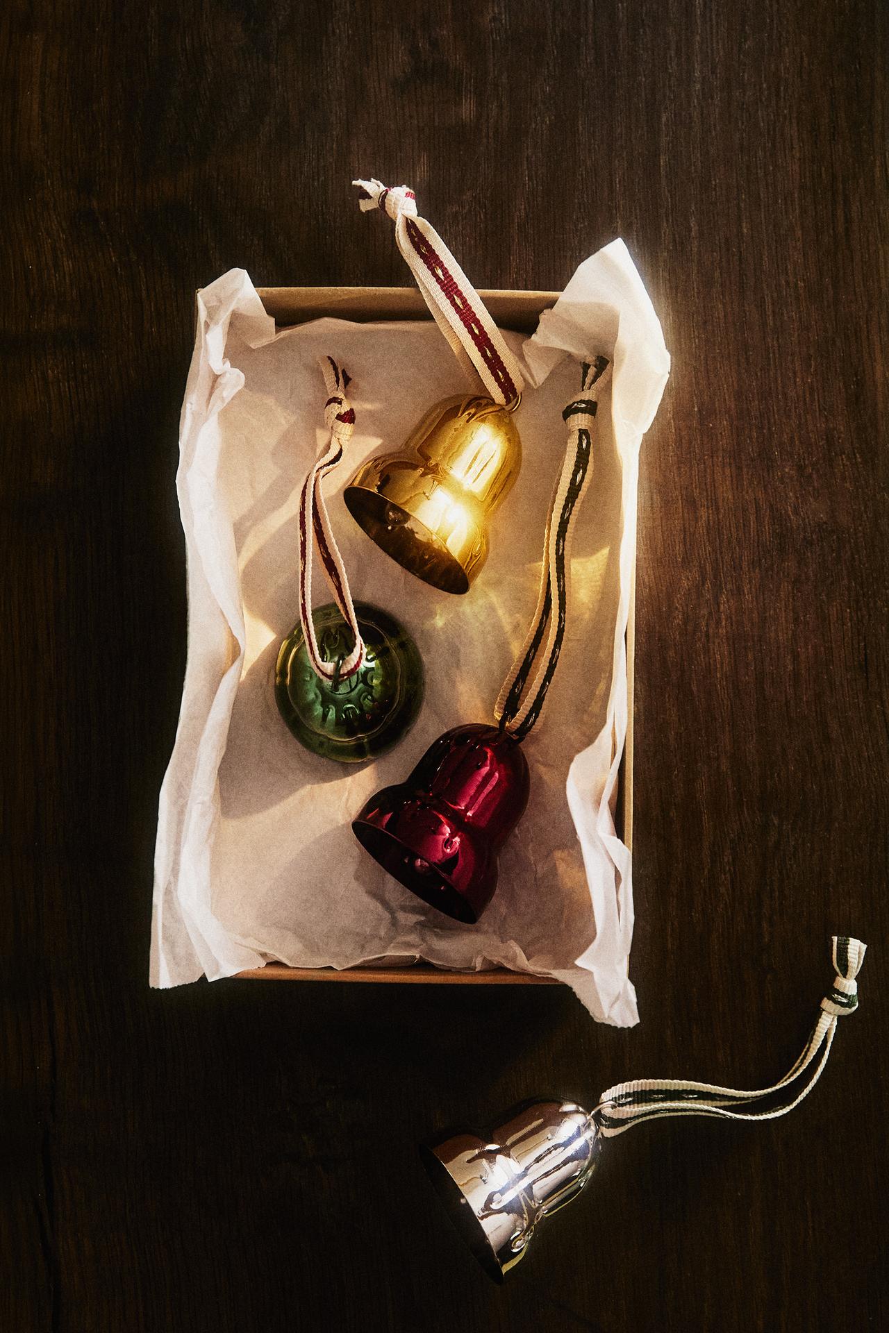 PACK OF CHRISTMAS TREE BELL DECORATIONS (PACK OF 4) — Multicolored