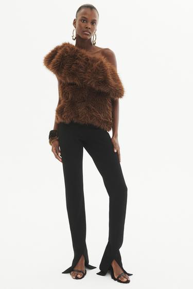 TOP ASIMÉTRICO EFECTO PELO LIMITED EDITION - Coñac de Zara