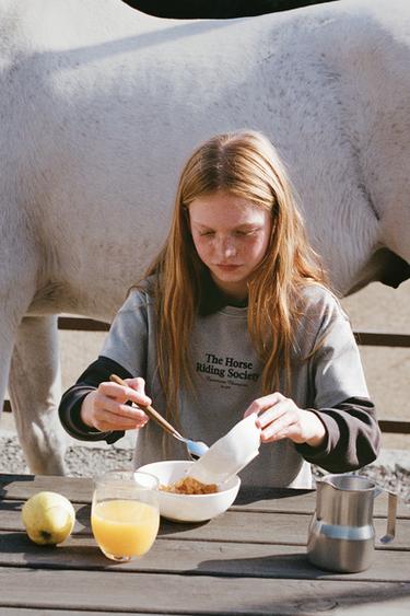 EQUESTRIAN T-SHIRT WITH EMBOSSED TEXT - Grey by Zara