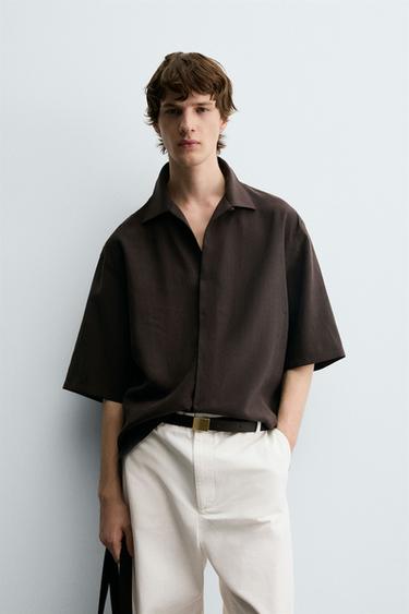 قميص منسدل RELAXED FIT - شوكولاتة الخاص بـ Zara
