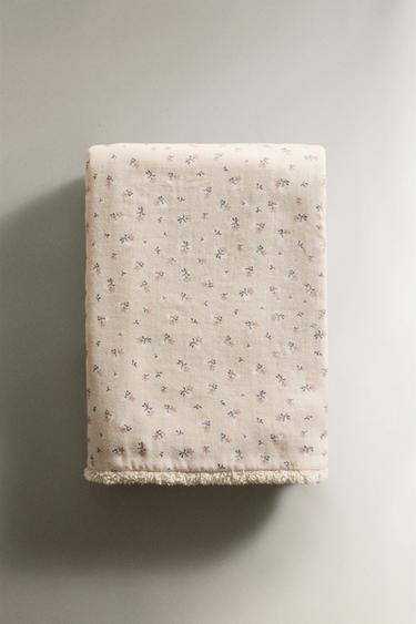CHILDREN'S TULIP BATH TOWEL - Light pink by Zara - Image 0