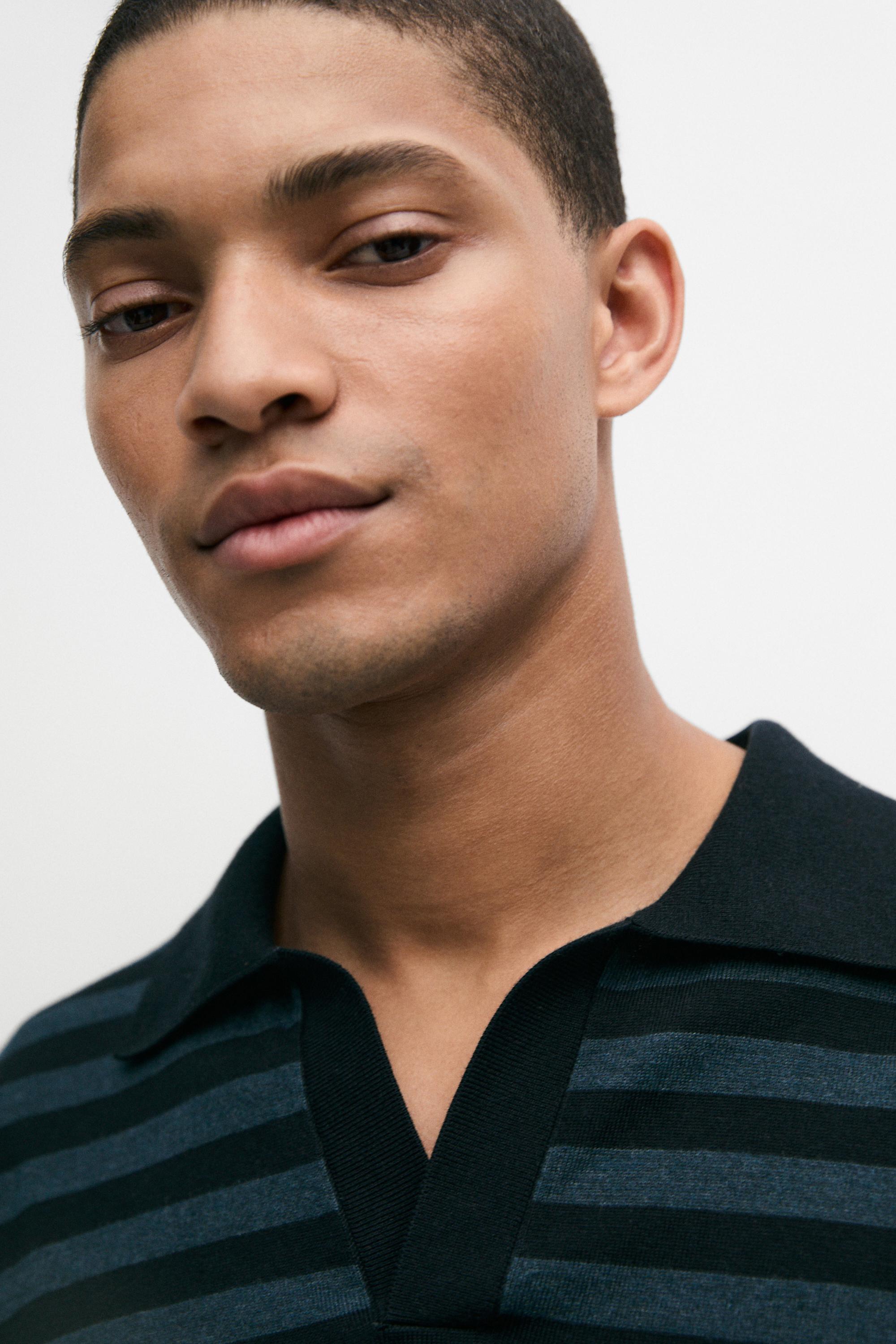 Pull polo en maille rayée contrastée
