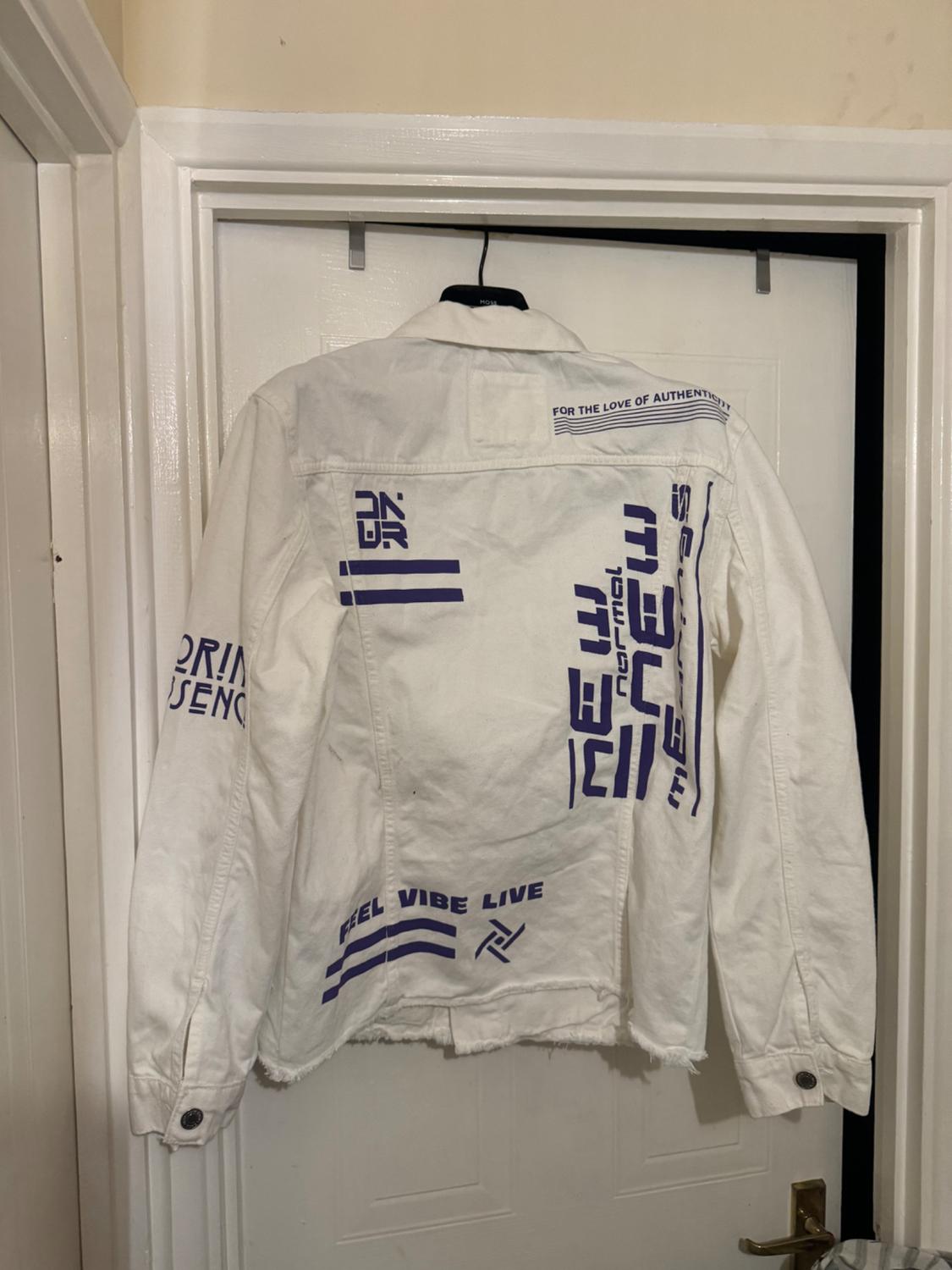 PRINTED DENIM JACKET - Image 2