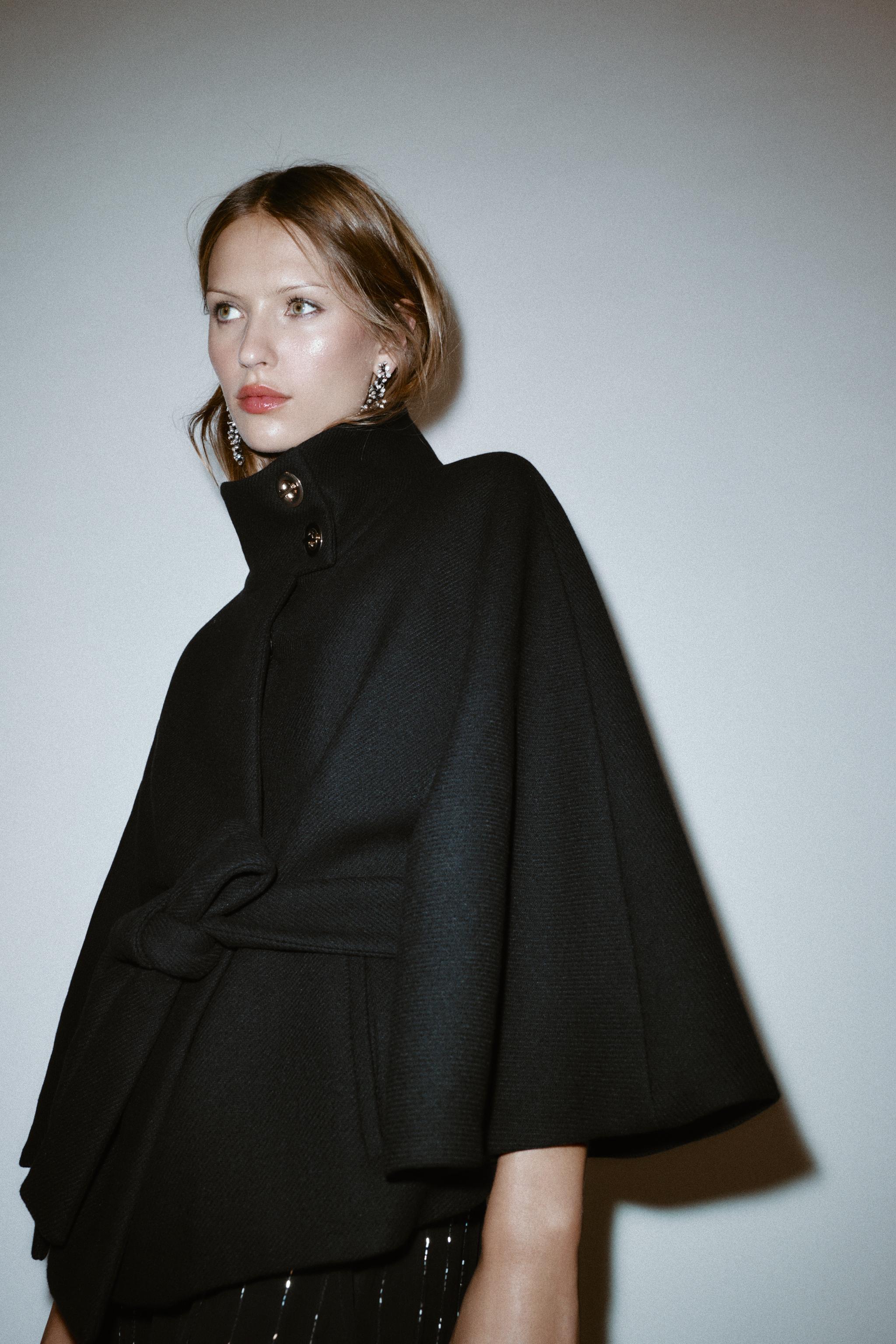 SHORT CAPE COAT WITH WOOL BELT
