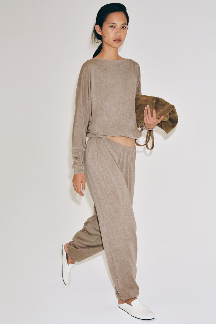 ELASTICATED HEM T-SHIRT