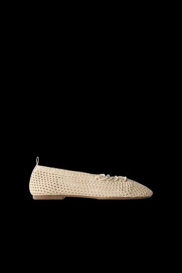 GESCHNÜRTER BALLERINA IM HÄKELDESIGN - Gebrochenes Weiß von Zara - Bild 0
