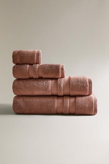EXTRA ZACHTE BADHANDDOEK MET DUBBELE RAND - Roze van Zara