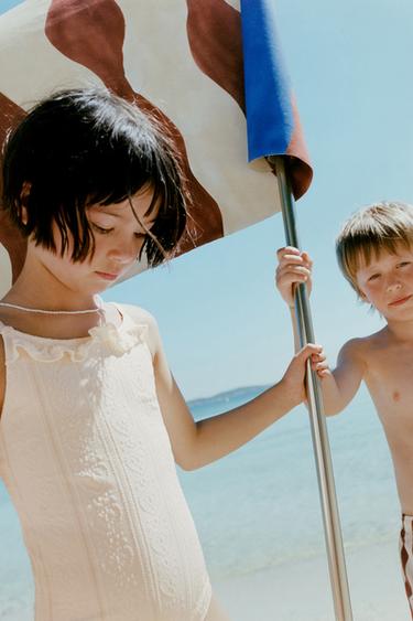 6–14 ЛЕТ/КУПАЛЬНИК ИЗ РЕЛЬЕФНОЙ ТКАНИ — ЭКРЮ от Zara