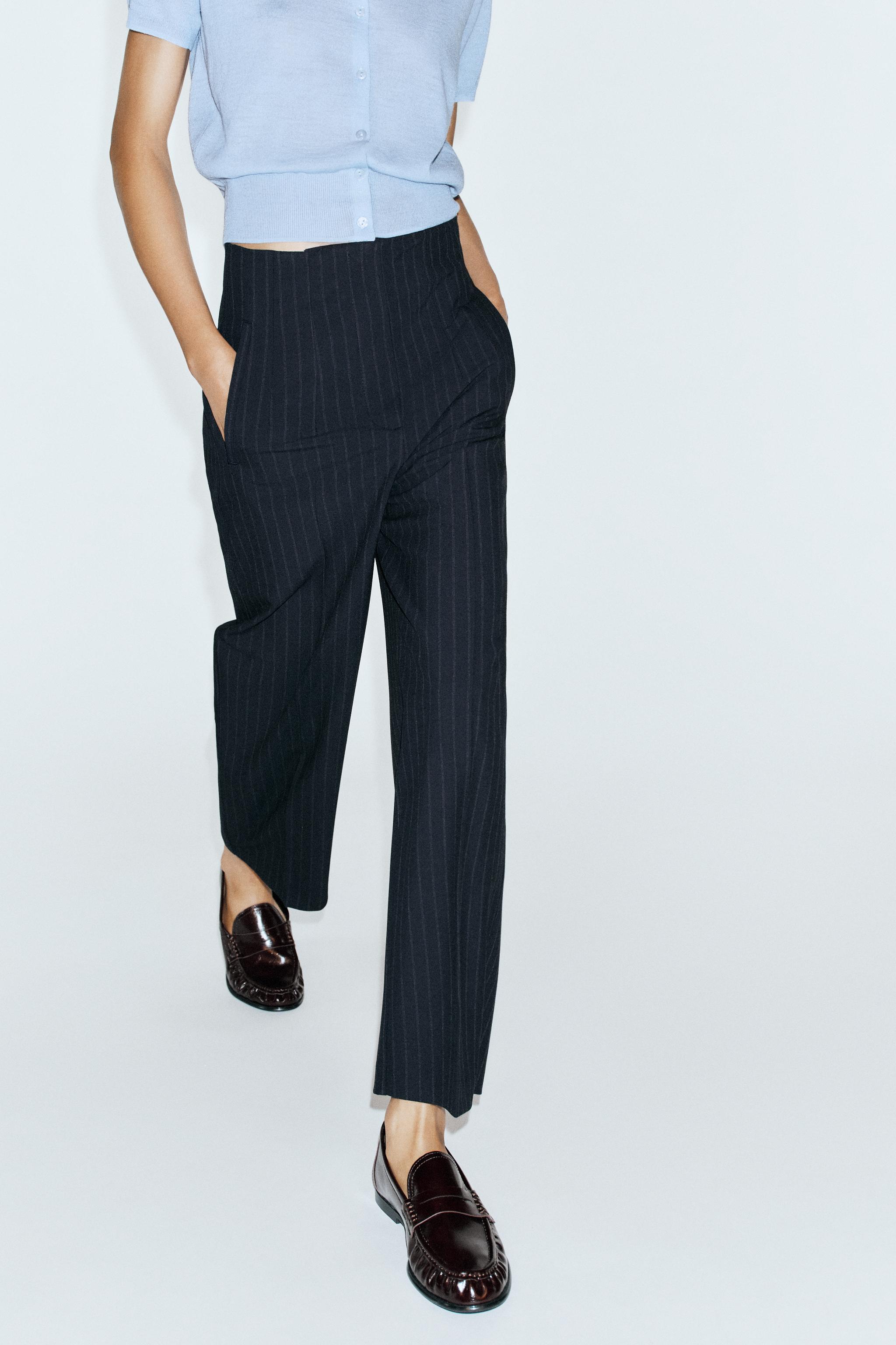 HIGH-RISE BARREL-LEG PANTS