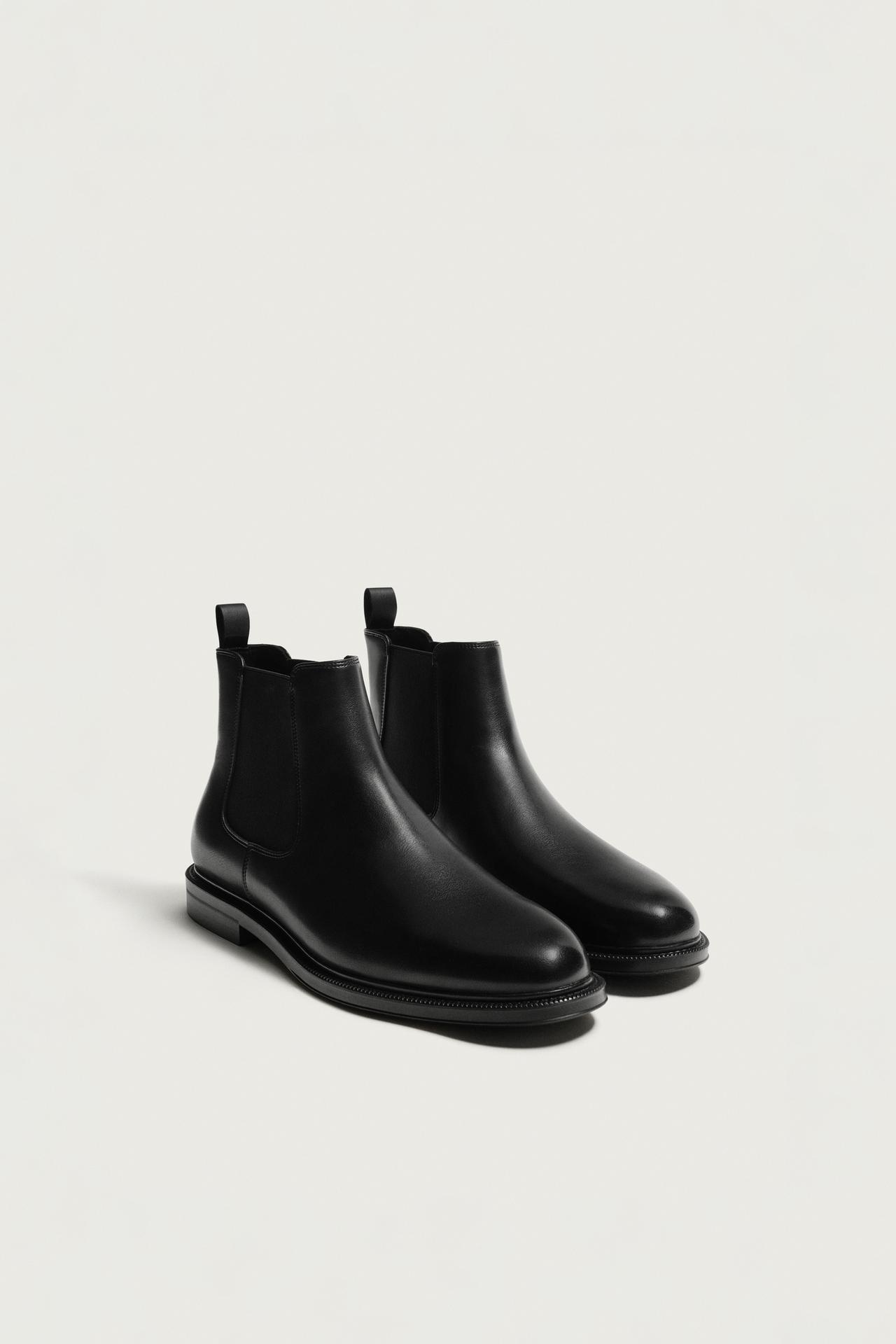 CHELSEA BOOTS — Black