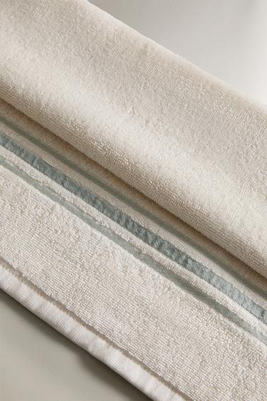 SERVIETTE DE BAIN BORDURE COLORÉE - Ivoire de Zara - Image 3