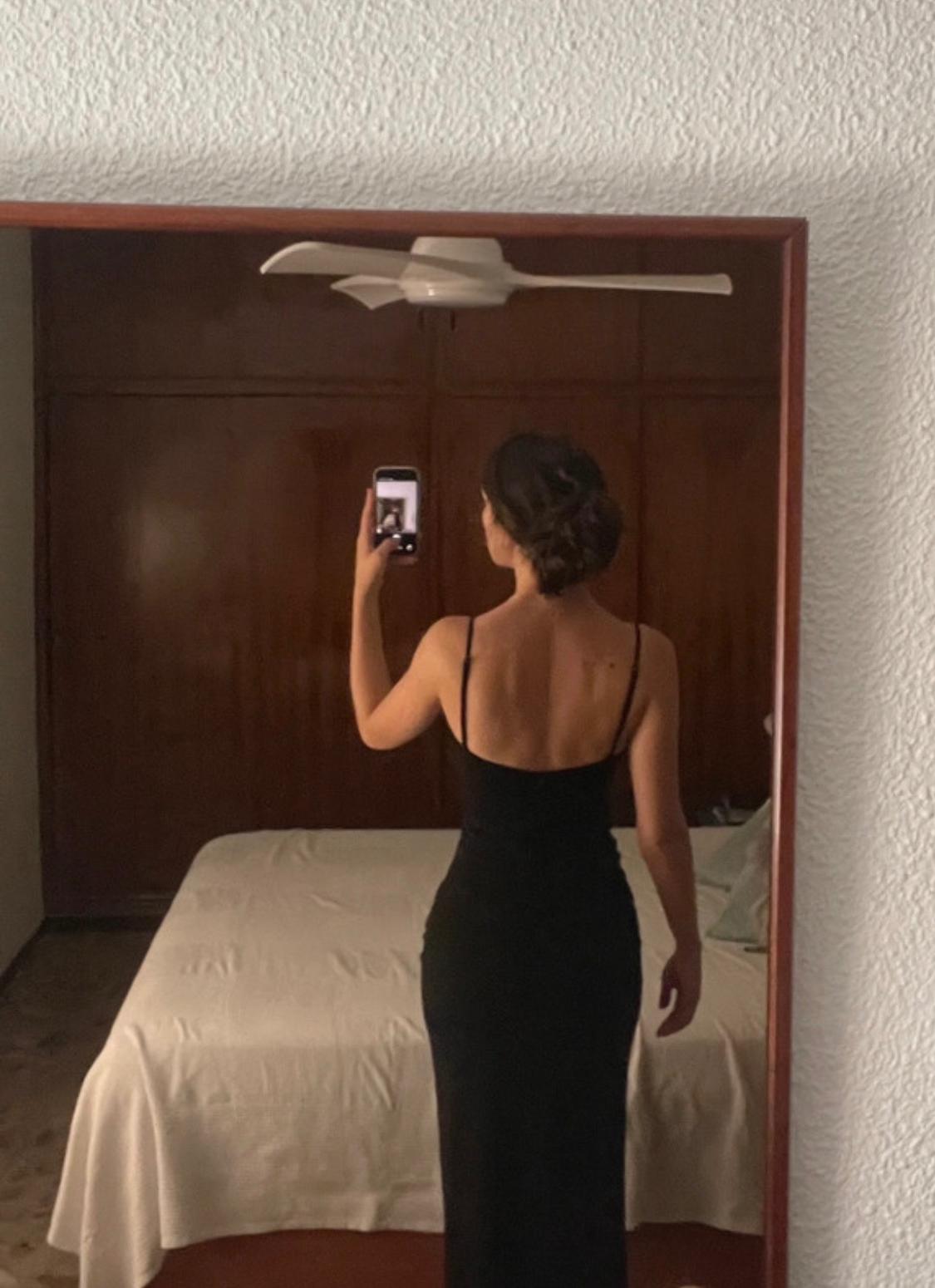 VESTIDO MIDI NEGRO FRUNCIDO CON ABERTURA LATERAL - Image 7