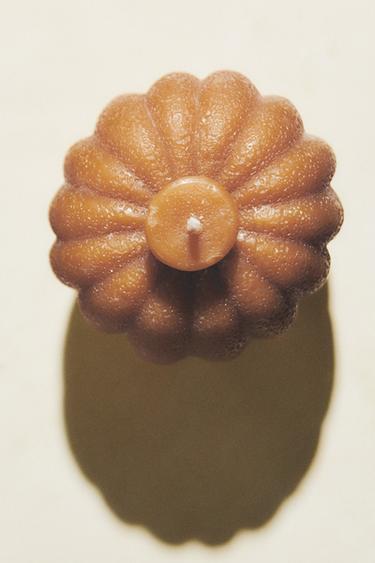 (555 G) PUMPKIN SPICE SCENTED CANDLE - Pumpkin by Zara