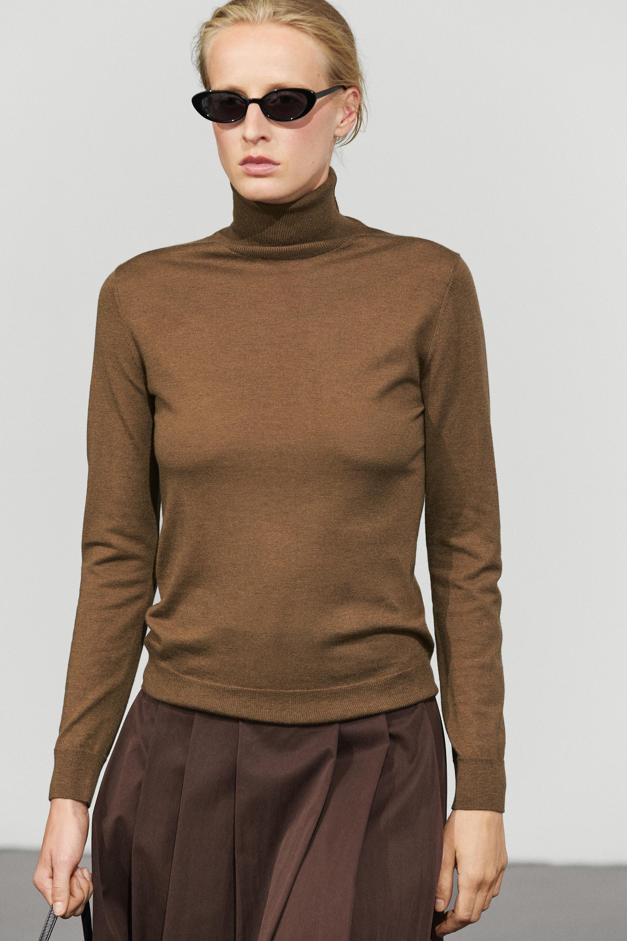 Wool-blend turtleneck knit sweater — Toffee