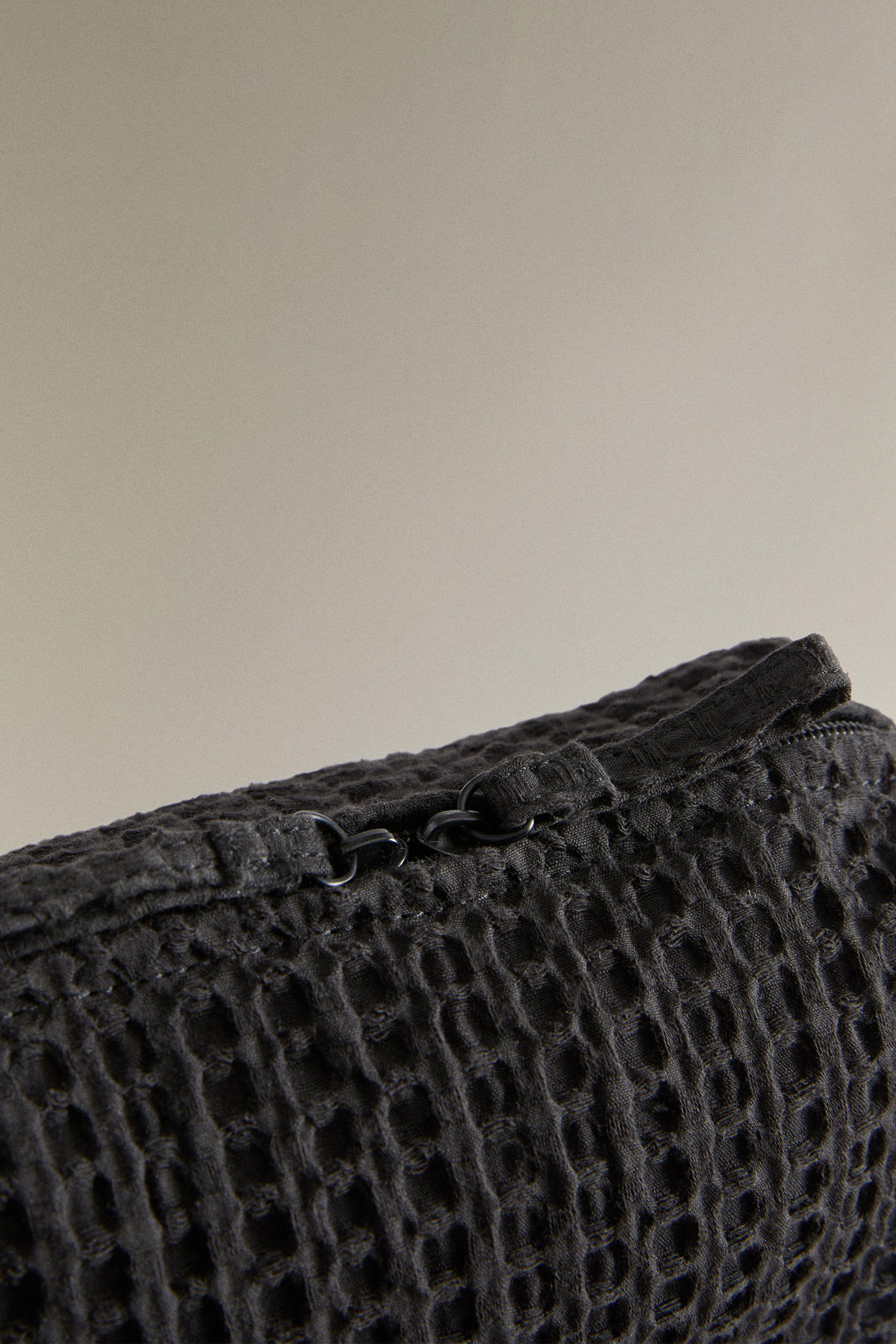 WAFFLE-TEXTURE FABRIC TOILETRY BAG