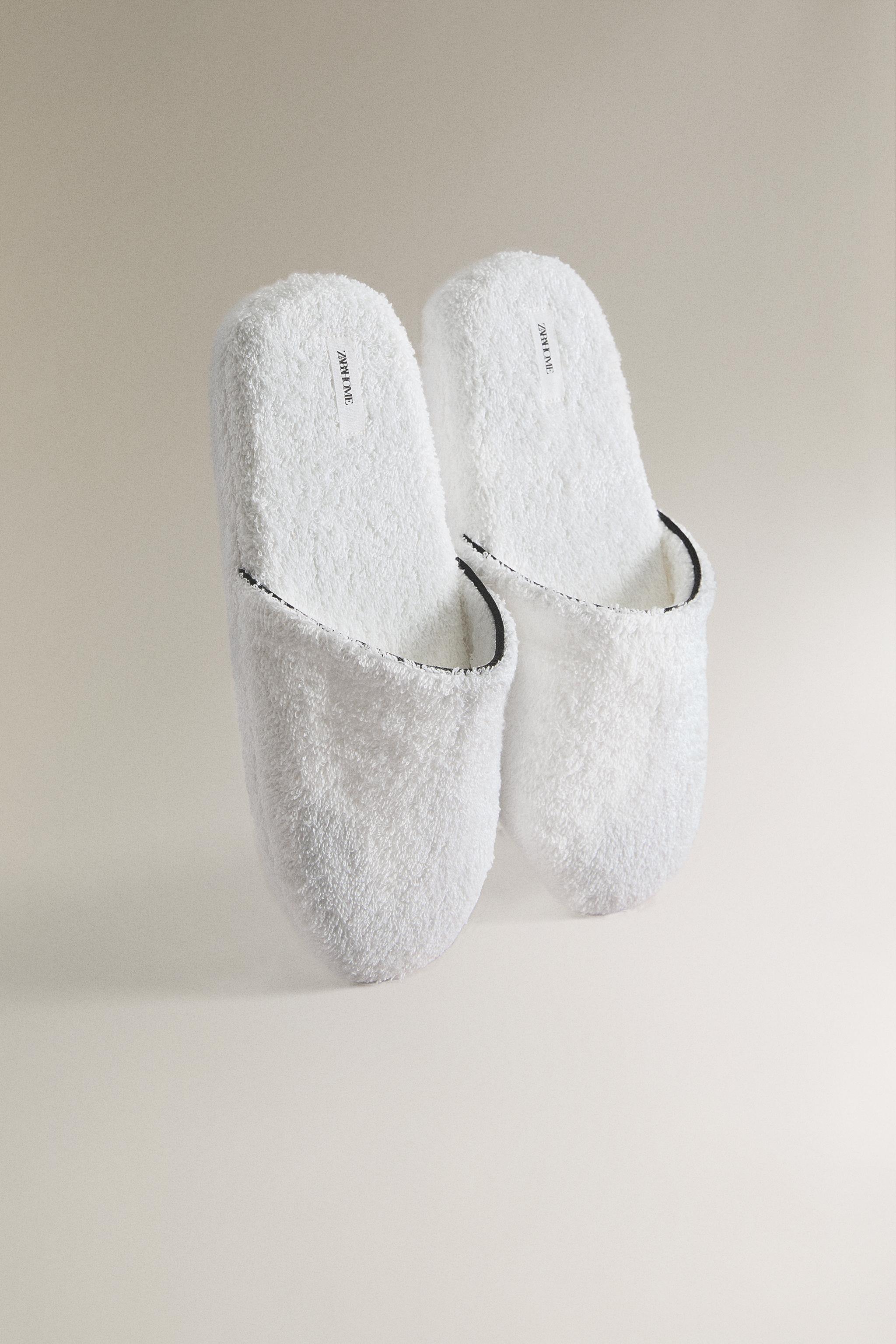 CHAUSSONS SERVIETTE DE BAIN BIAIS