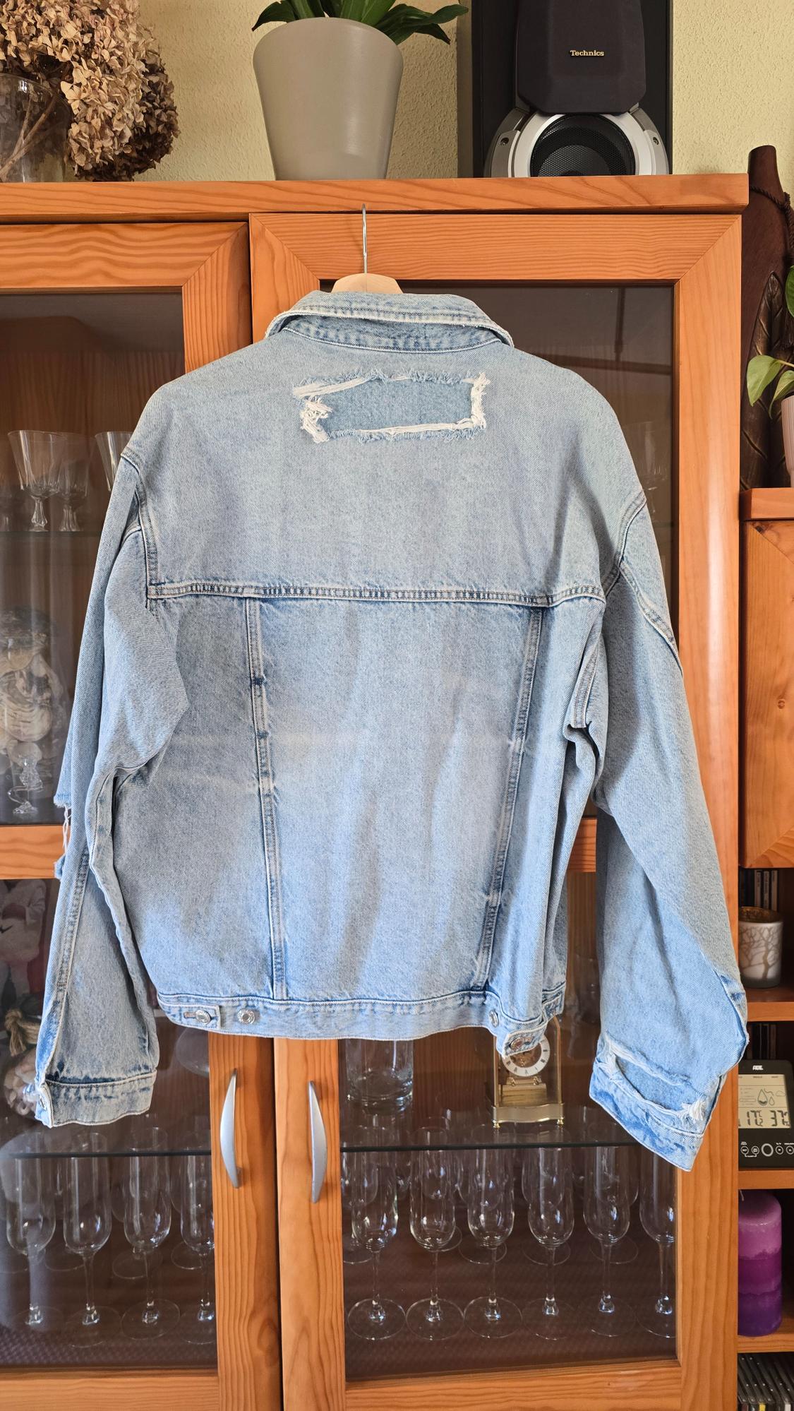 OVERSIZED RIPPED DENIM JACKET - Image 2